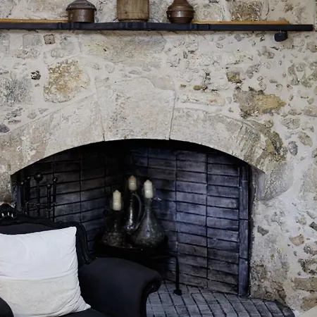 Vila Antonia's Stonebuilt Mansion With A Private Pool